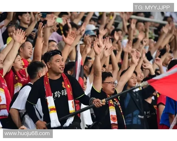 足球明星参与慈善活动引发热议，球迷热情支持公益事业的盛况回顾